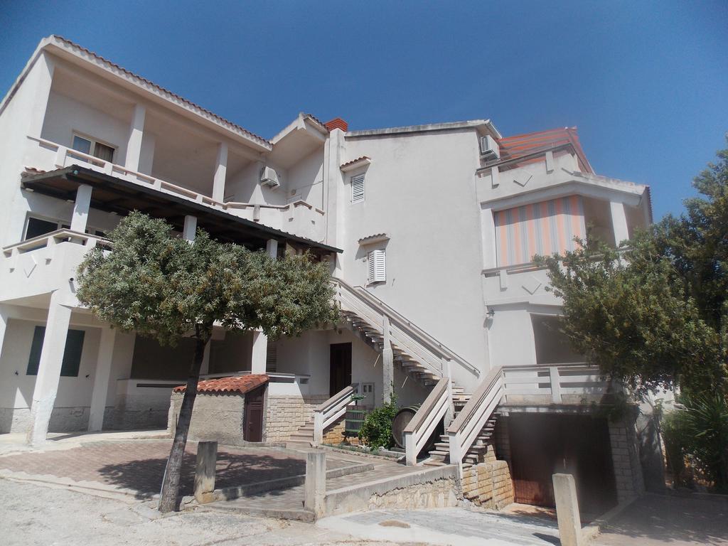 Apartmani Emilio Novalja Zewnętrze zdjęcie