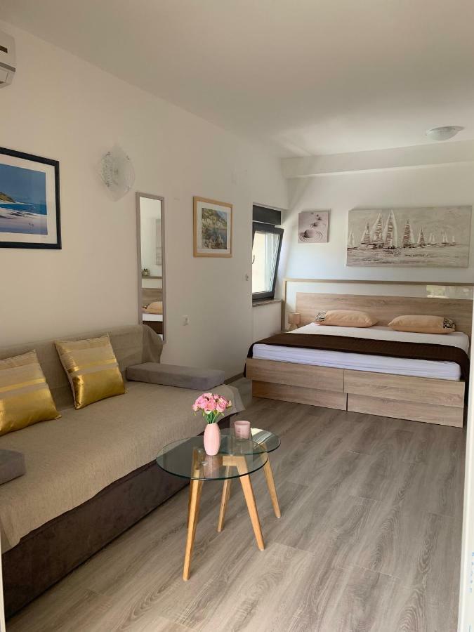 Apartmani Emilio Novalja Zewnętrze zdjęcie