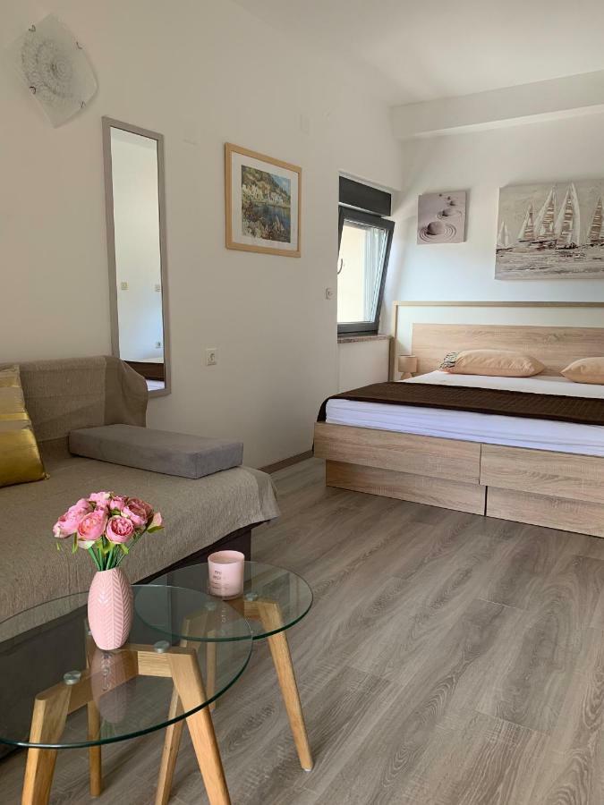 Apartmani Emilio Novalja Zewnętrze zdjęcie